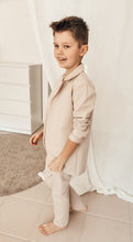 Load image into Gallery viewer, Klasikinis kostiumas su kelnėmis, smėlio spalvos berniukams - rzstyle.lt