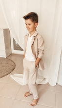 Load image into Gallery viewer, Klasikinis kostiumas su kelnėmis, smėlio spalvos berniukams - rzstyle.lt