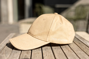 Mokyklinės uniformos kepurė su logo Smėlio spalvos - rzstyle.lt