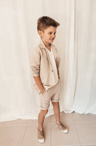 Kostiumas berniukui su šortais, smėlio spalvos - rzstyle.lt