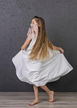 Load image into Gallery viewer, Balta suknelė mergaitei - rzstyle.lt